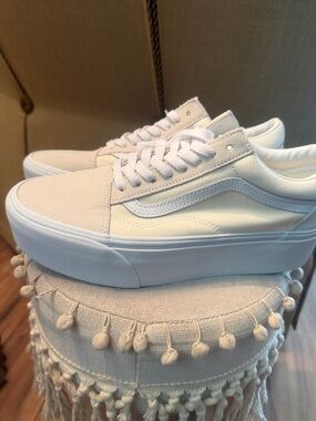 NWOT Vans platform sneakers
